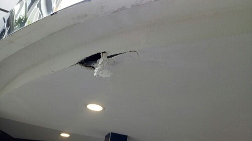 Peut-on réparer un faux plafond?